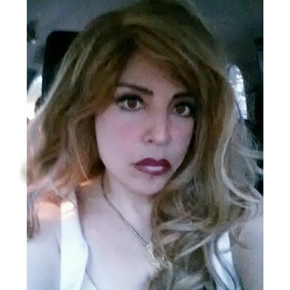 Meet your Posher, Alessia - Picture 1 of 1